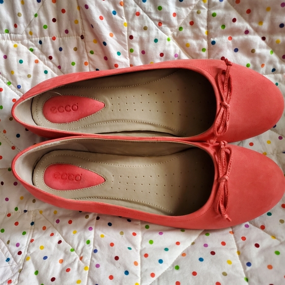 Ecco women's flat size 8- 8.5. - Picture 6 of 9